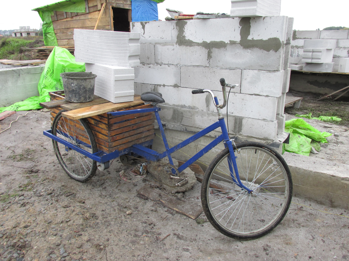 Помощники в садово-огородной жизни – трехколесный грузовой велосипед